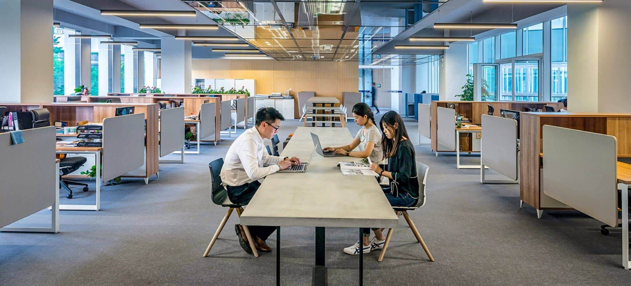 The Benefits of Minimalist Office Interior Design: A Path to a Stress ...